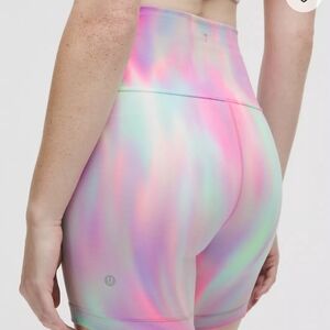 Lululemon Wunder Train High Rise Short 6"Wash Psychedelic size 14 🩷💚🩵💛